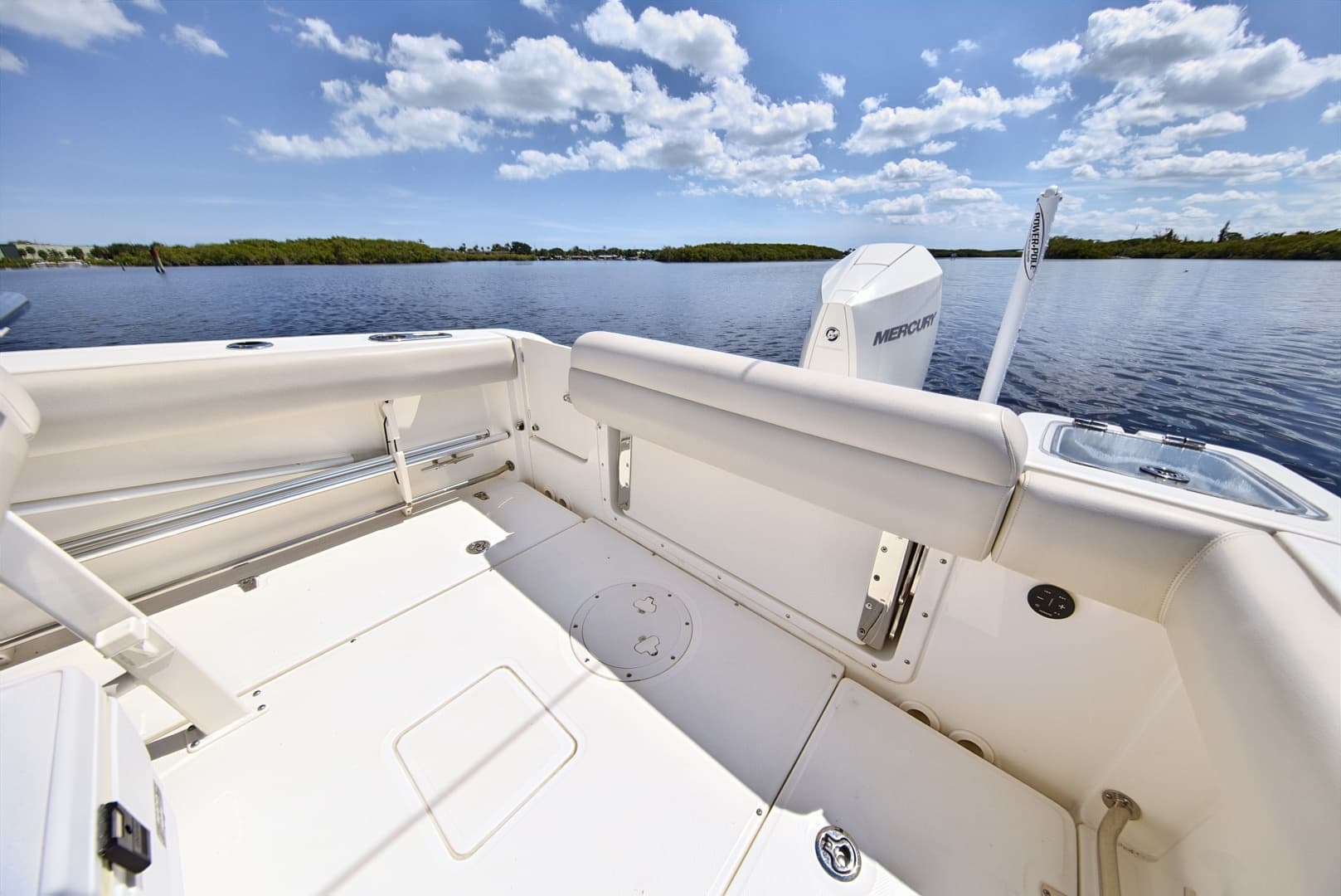 2022 Boston Whaler 230 Outrage