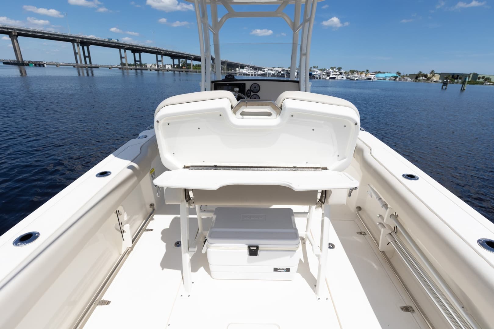 2022 Boston Whaler 230 Outrage