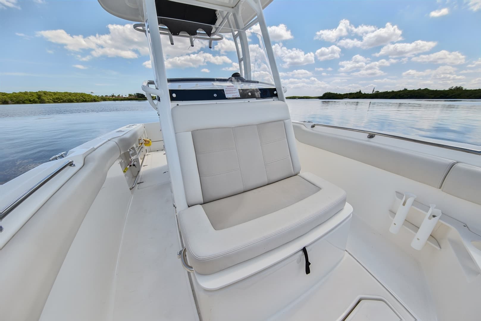 2022 Boston Whaler 230 Outrage