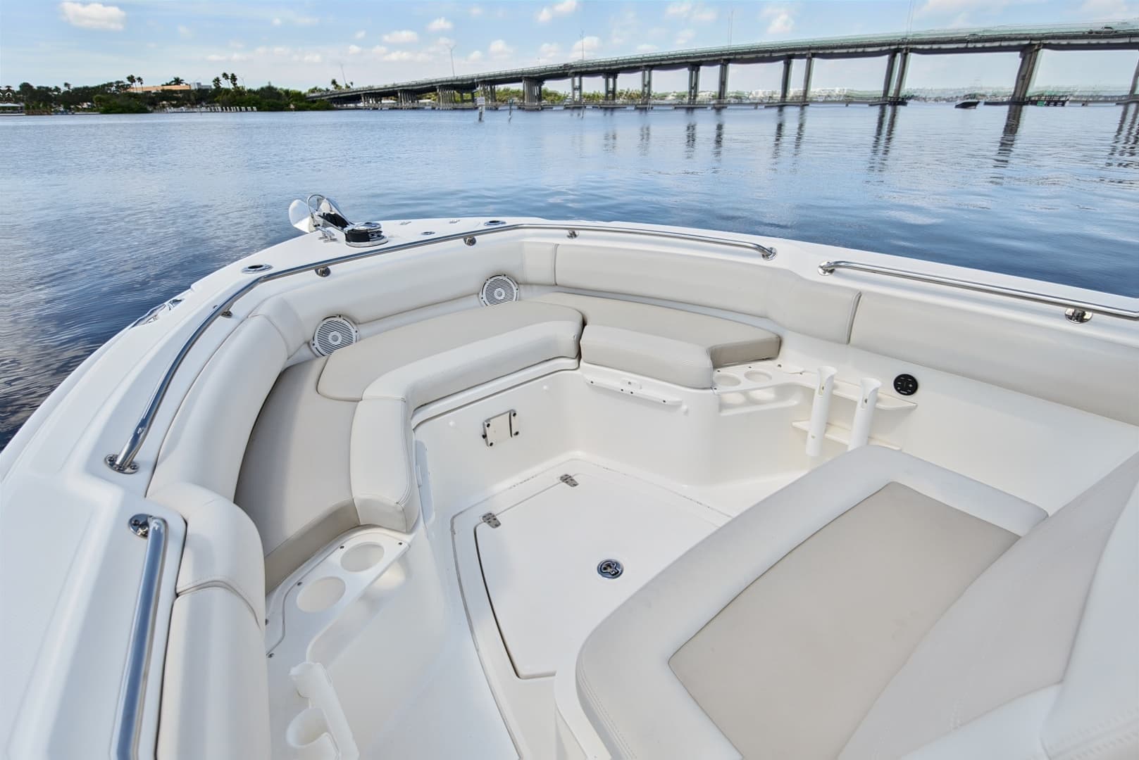 2022 Boston Whaler 230 Outrage