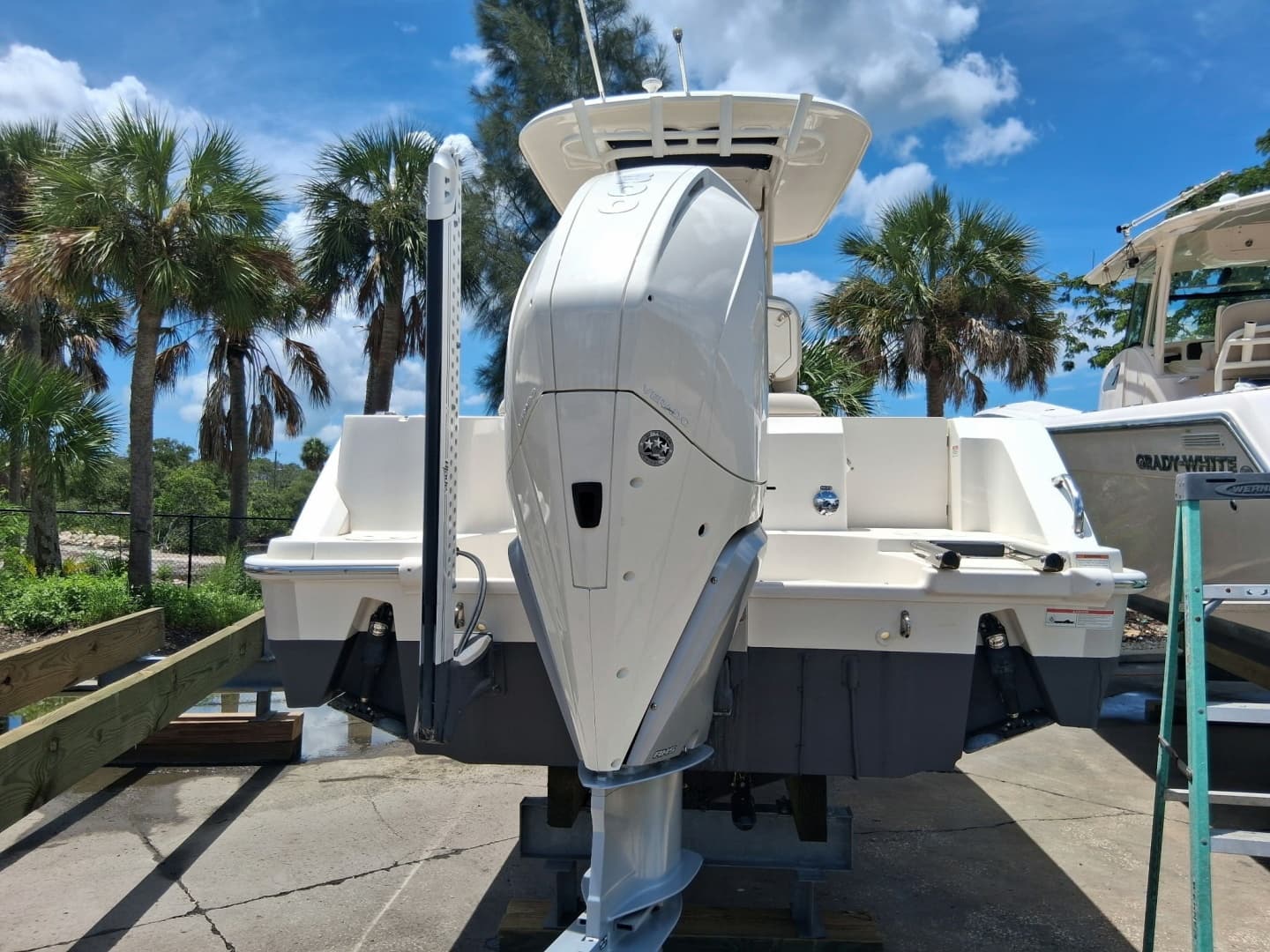 2022 Boston Whaler 