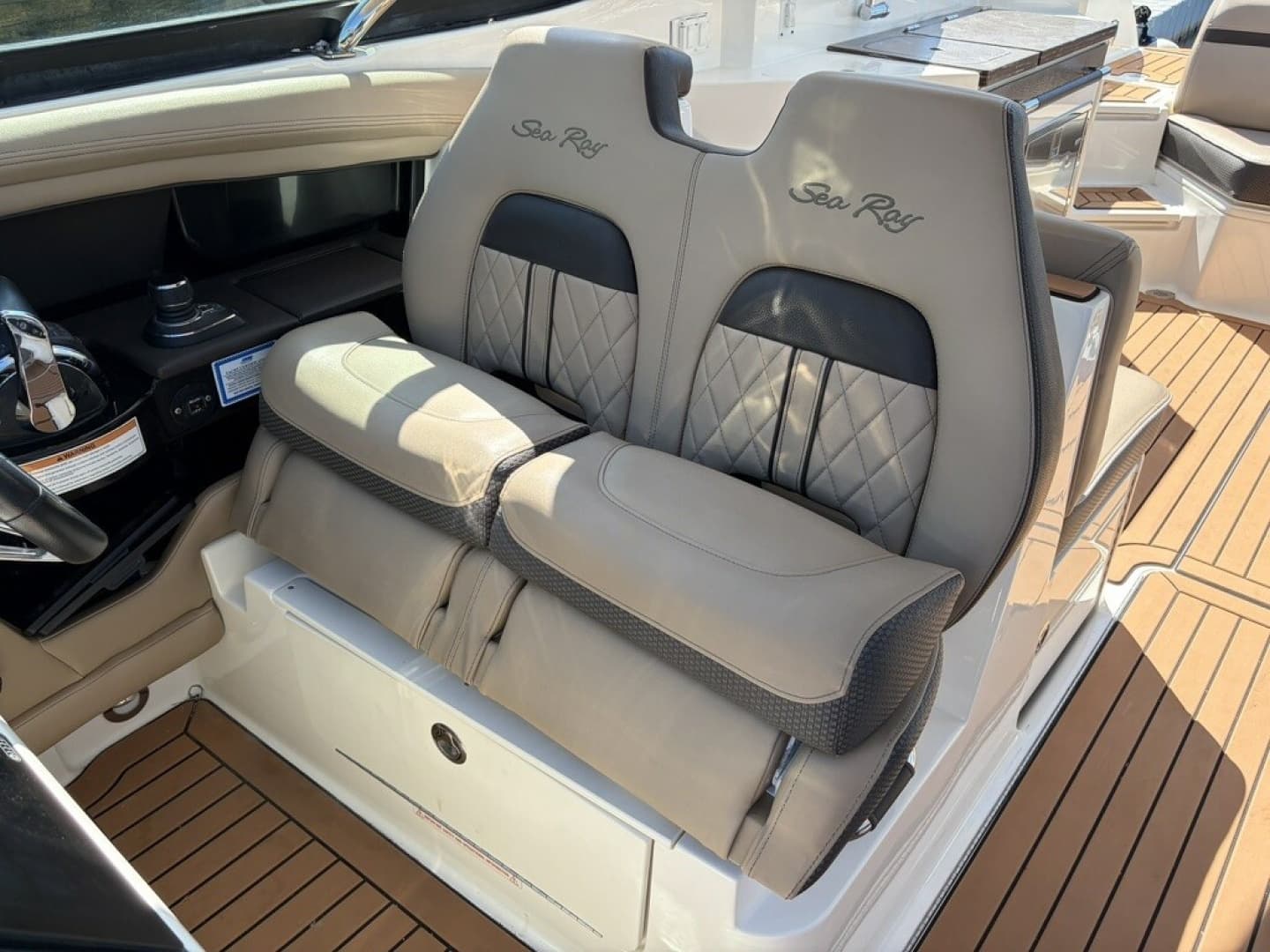 2017 Sea Ray SLX 350