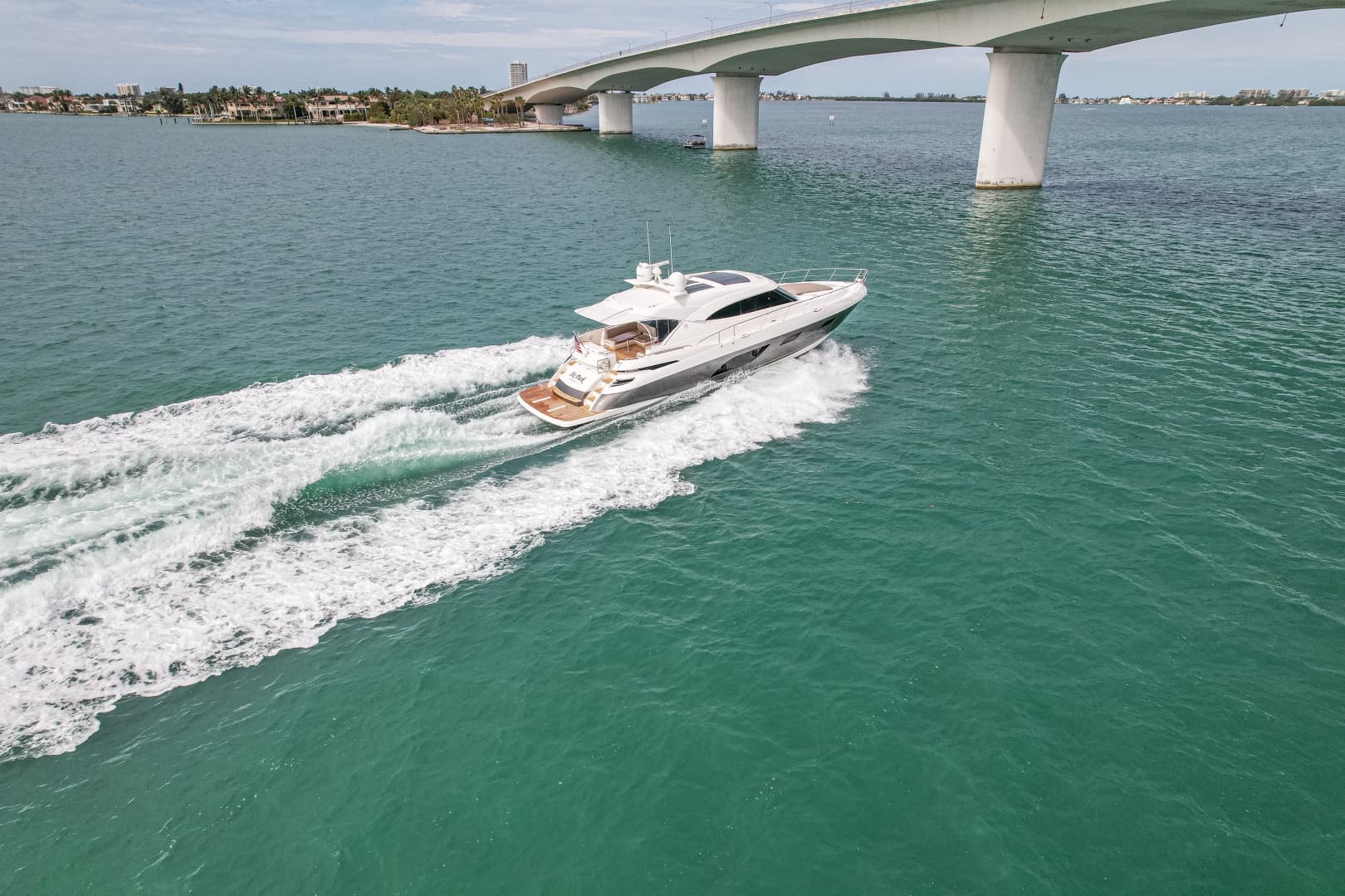 2015 Riviera 6000 Sport Yacht