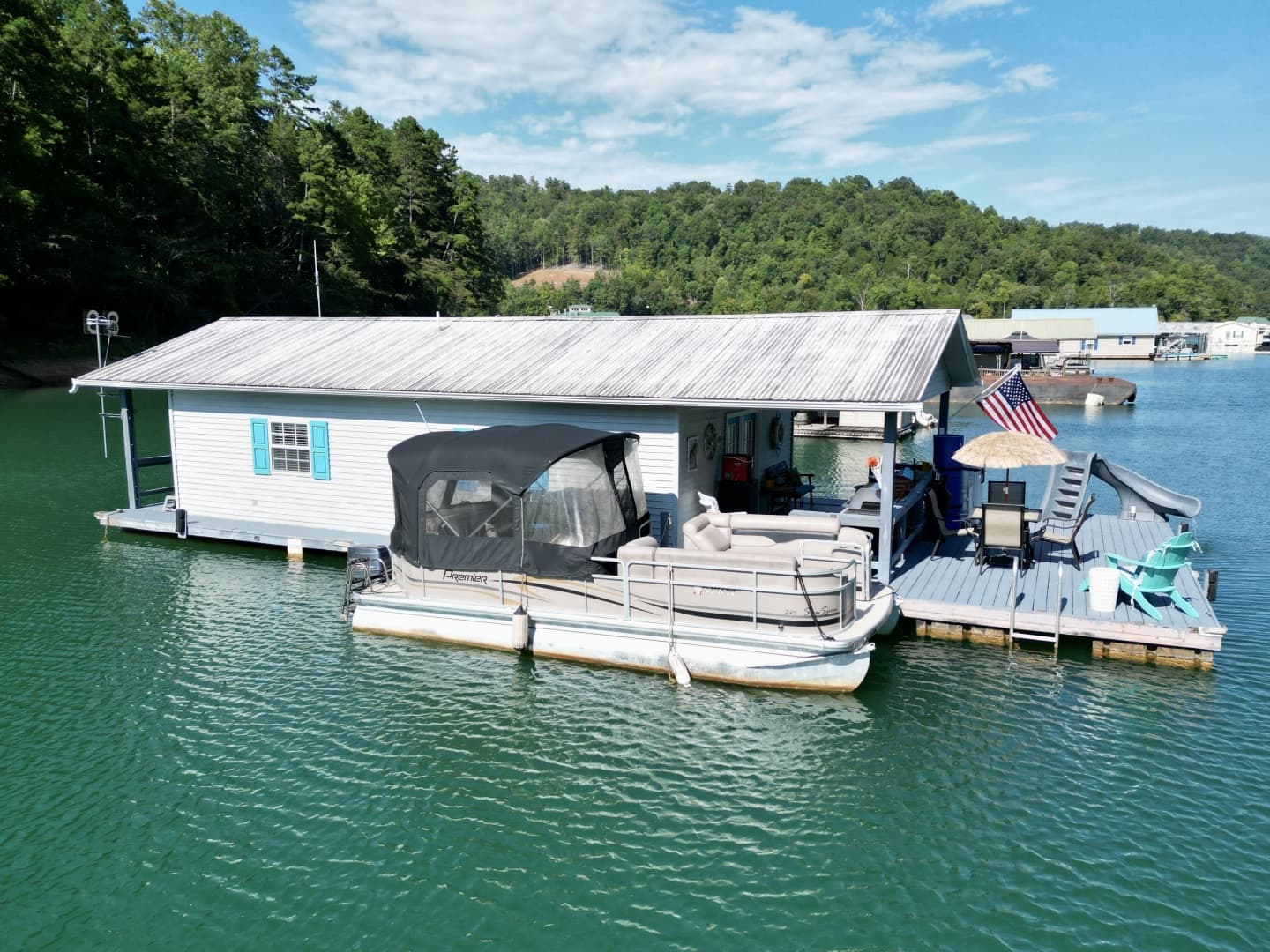 1994 Custom 20 x 33 Floating Cabin - Approx 613sqft