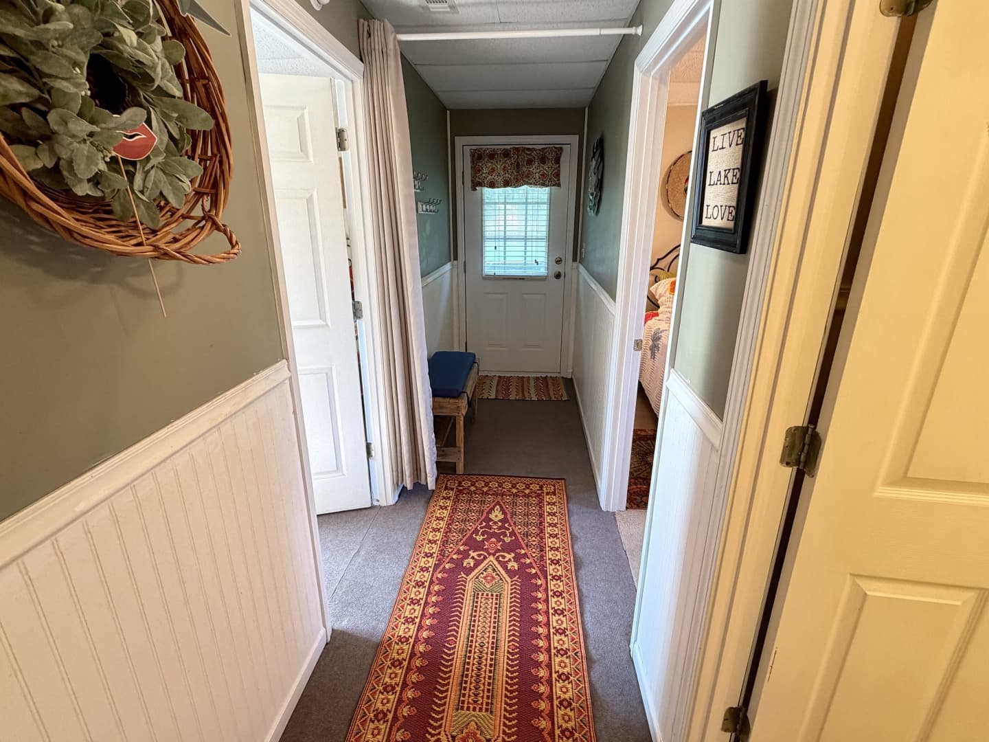 1994 Custom 20 x 33 Floating Cabin - Approx 613sqft