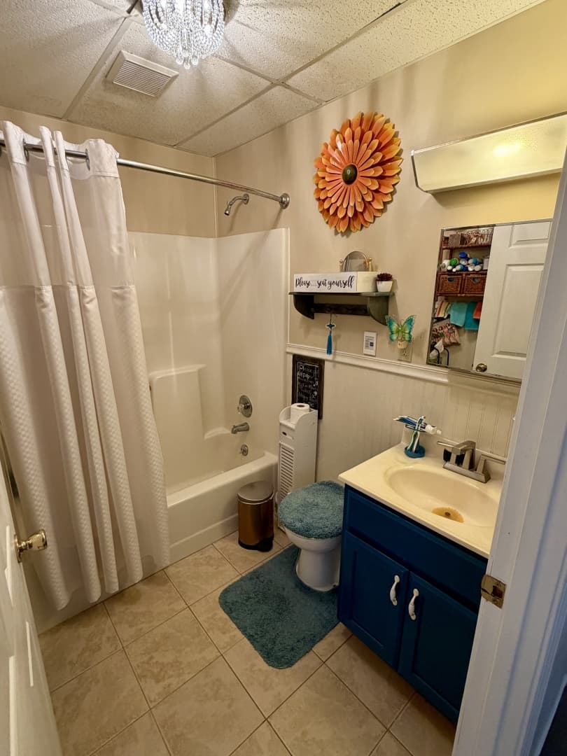 1994 Custom 20 x 33 Floating Cabin - Approx 613sqft