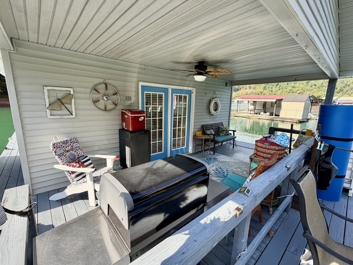 1994 Custom 20 x 33 Floating Cabin - Approx 613sqft