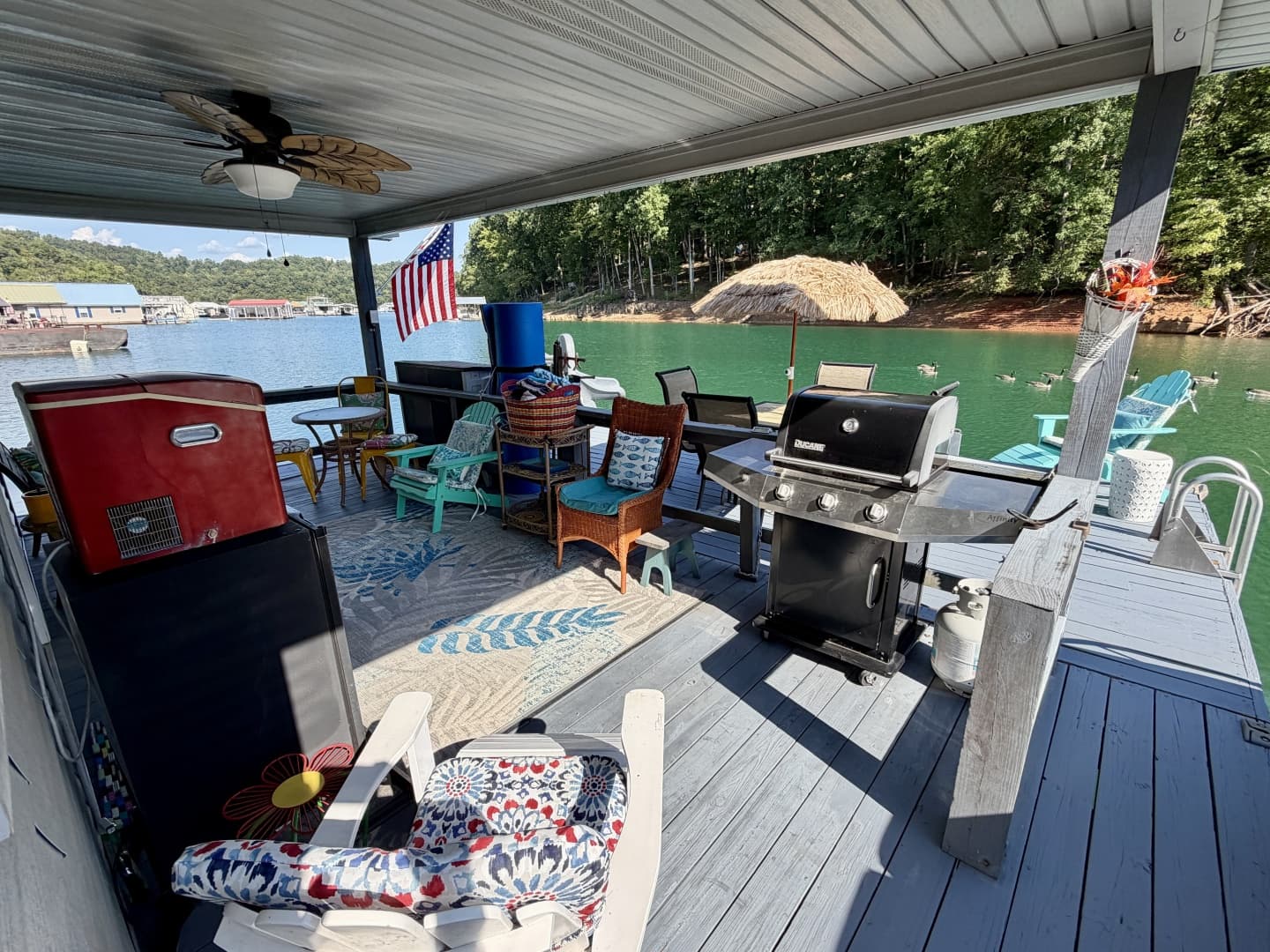 1994 Custom 20 x 33 Floating Cabin - Approx 613sqft