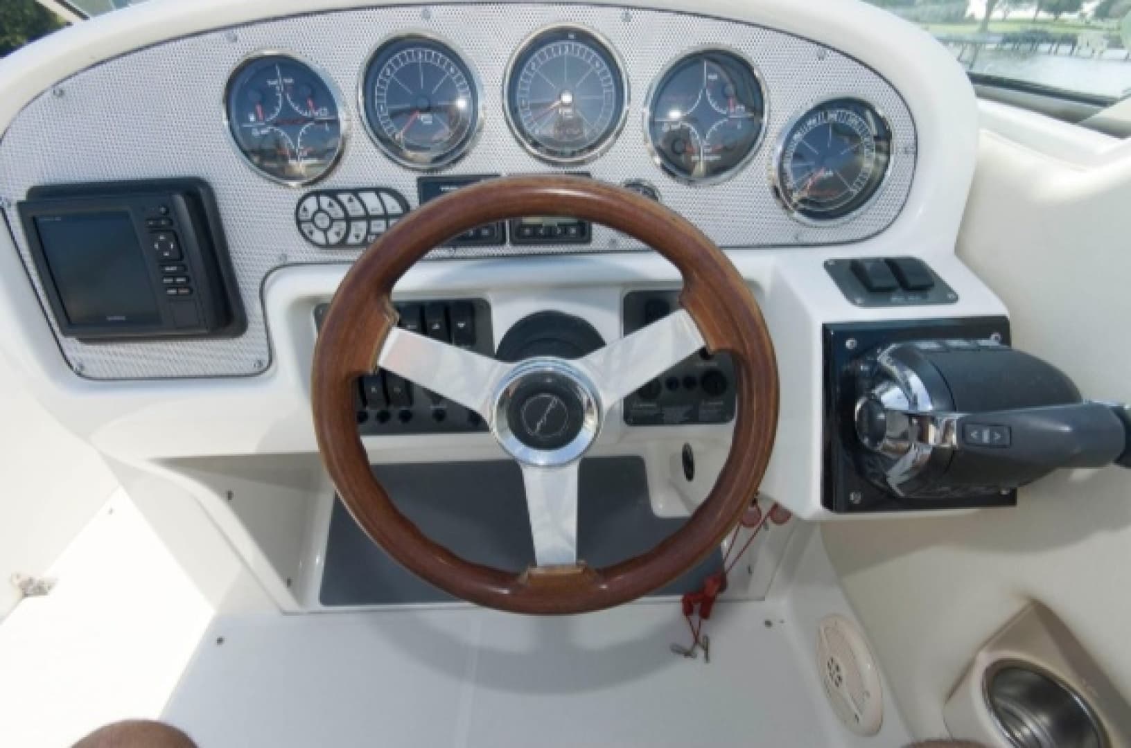 2005 Chris-Craft Launch 28