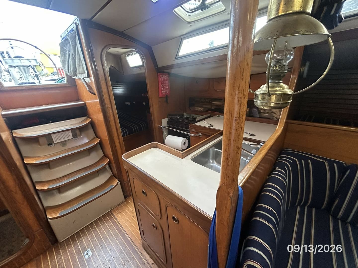 42' Beneteau galley1