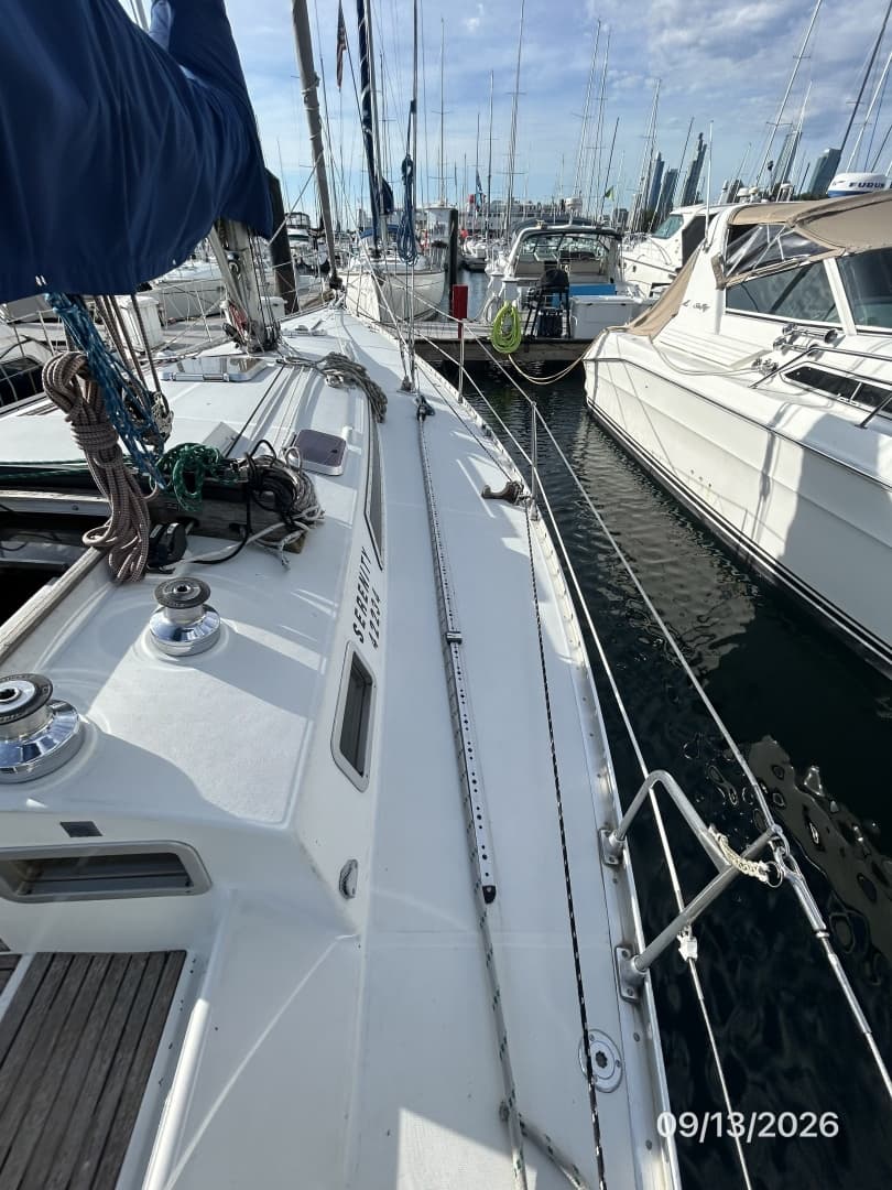 42' Beneteau starboard side dek 