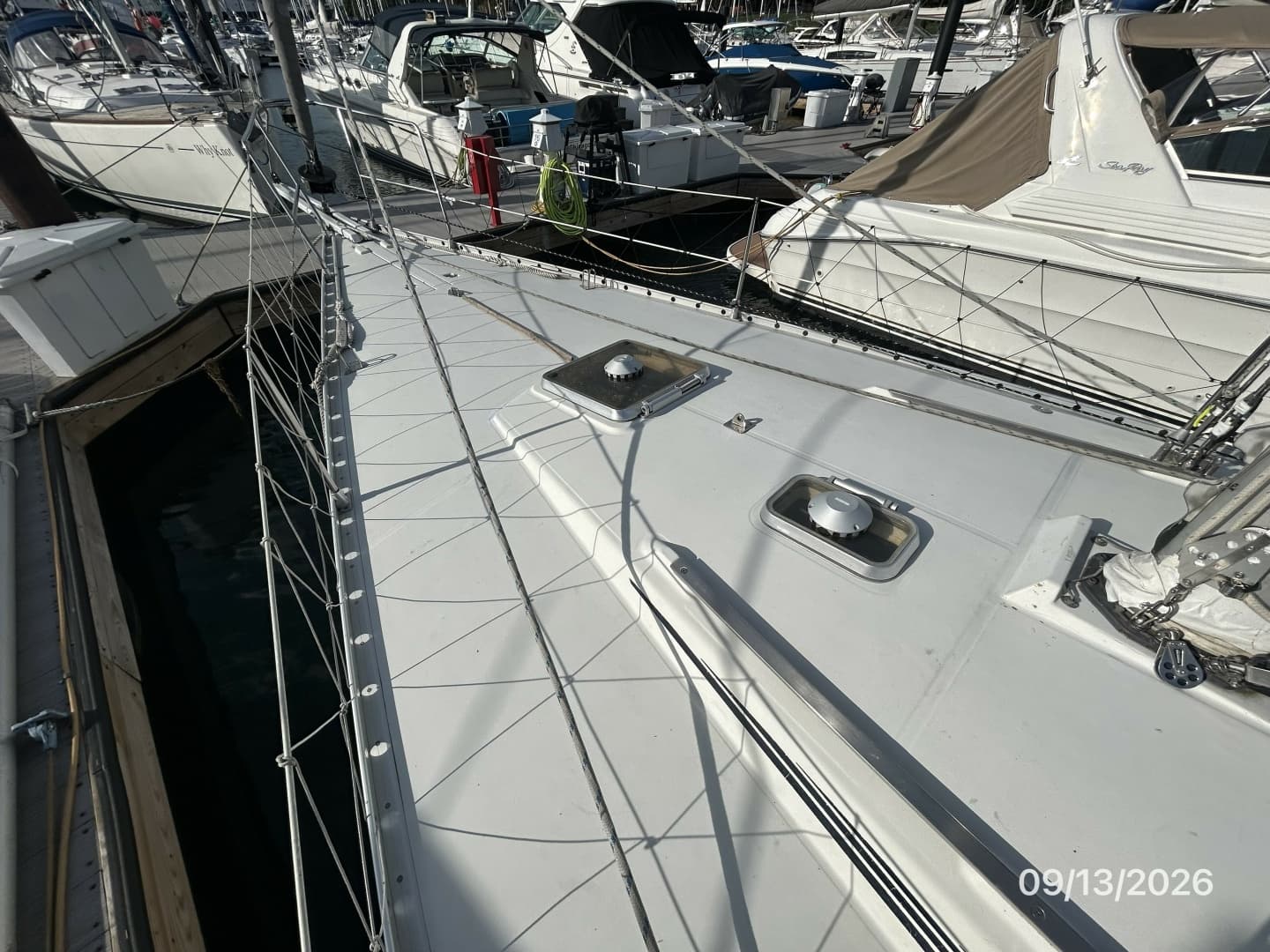 42' Beneteau foredeck1