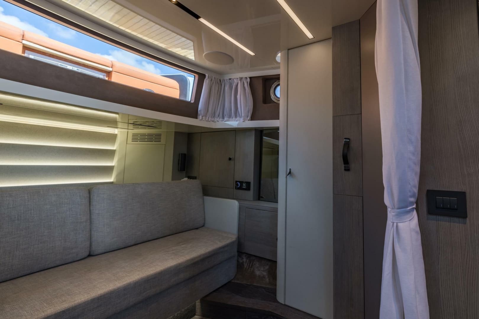 2022 Cranchi A46 Luxury Tender