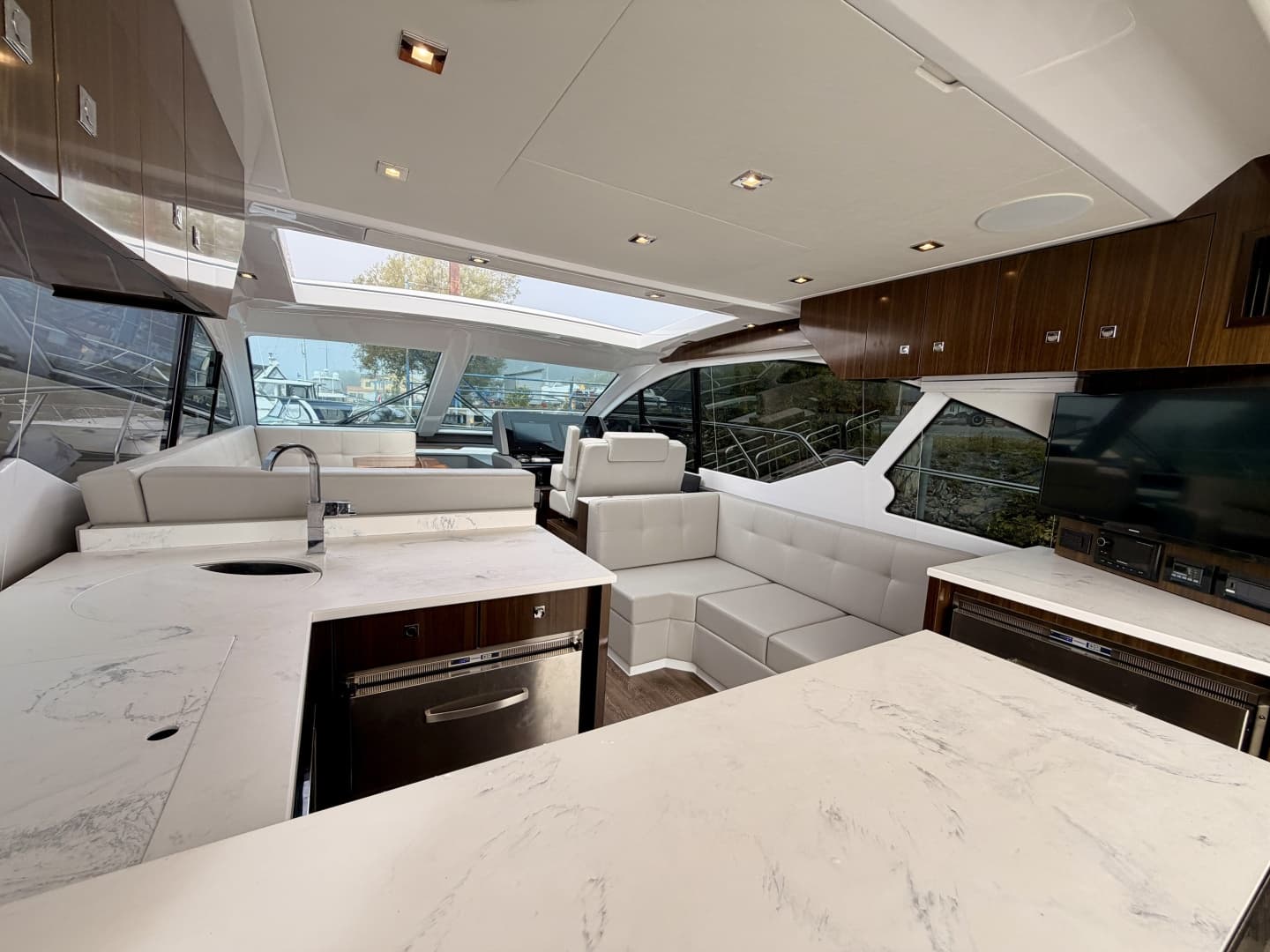2023 Cruisers Yachts 50 Cantius