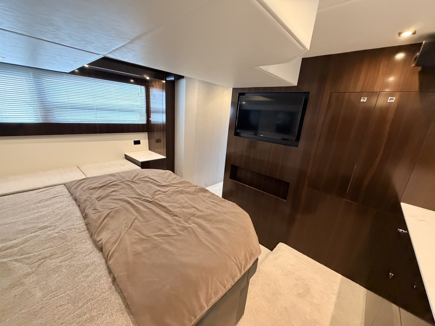 2023 Cruisers Yachts 50 Cantius