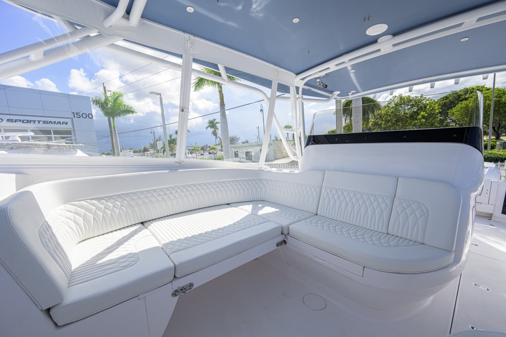 2022 Intrepid 409 Valor