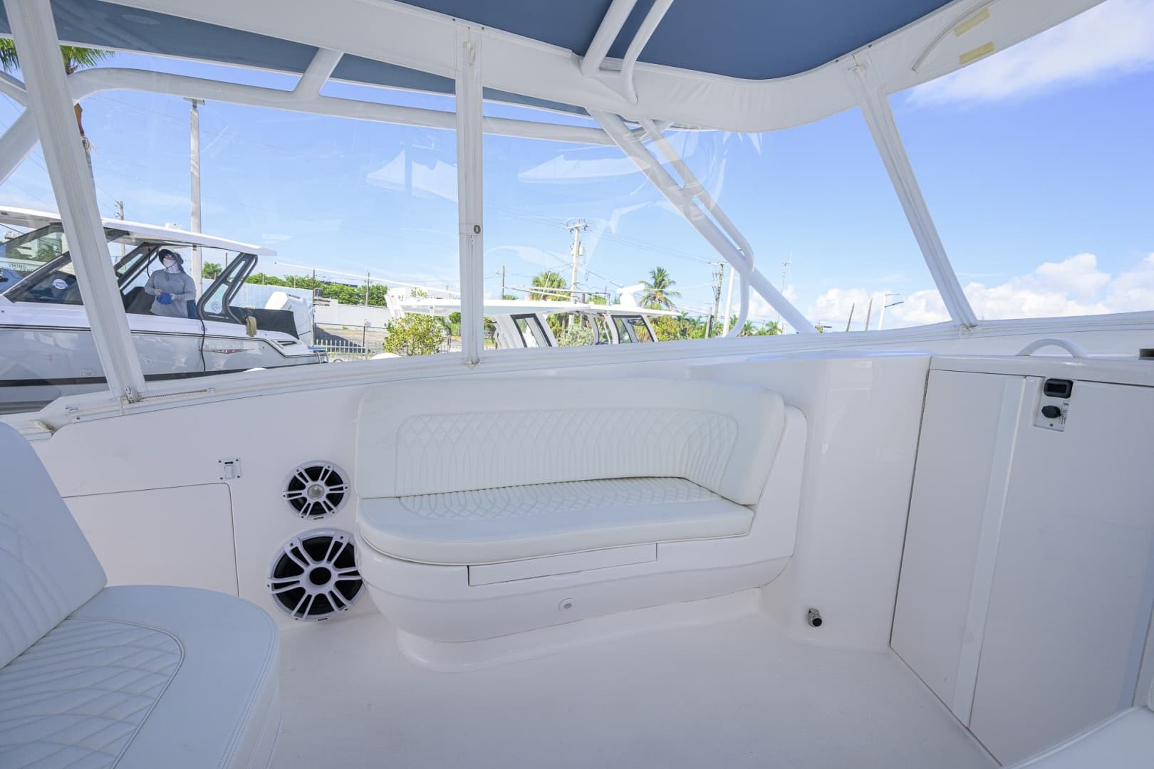 2022 Intrepid 409 Valor