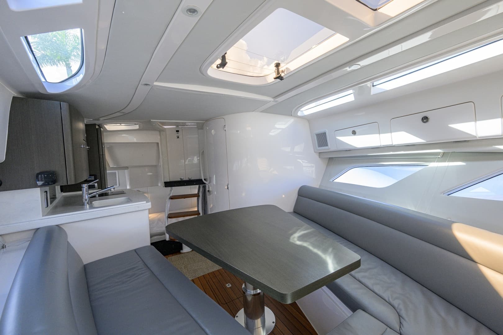 2022 Intrepid 409 Valor