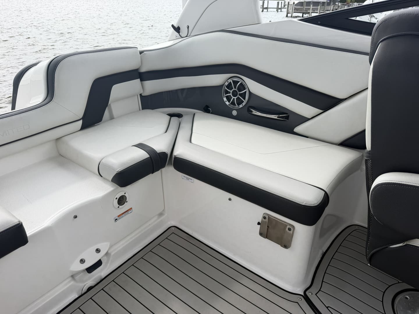 2020 Yamaha Boats 242 Limited S E-Series