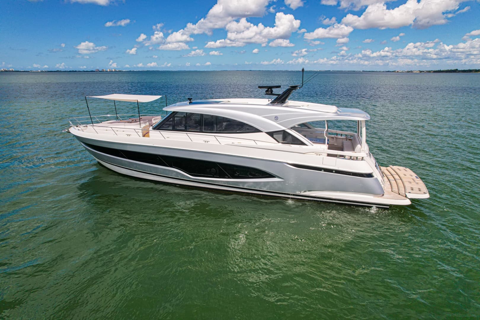 2025 Riviera 6800 Sport Yacht Platinum Edition