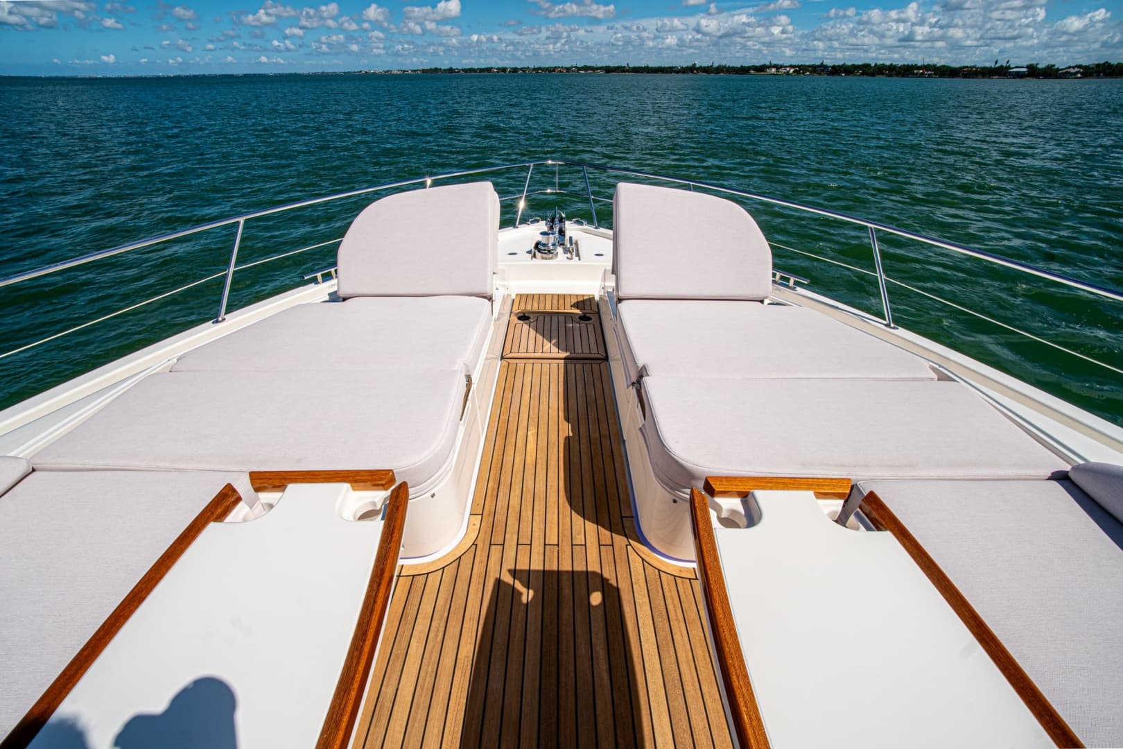 2025 Riviera 6800 Sport Yacht Platinum Edition