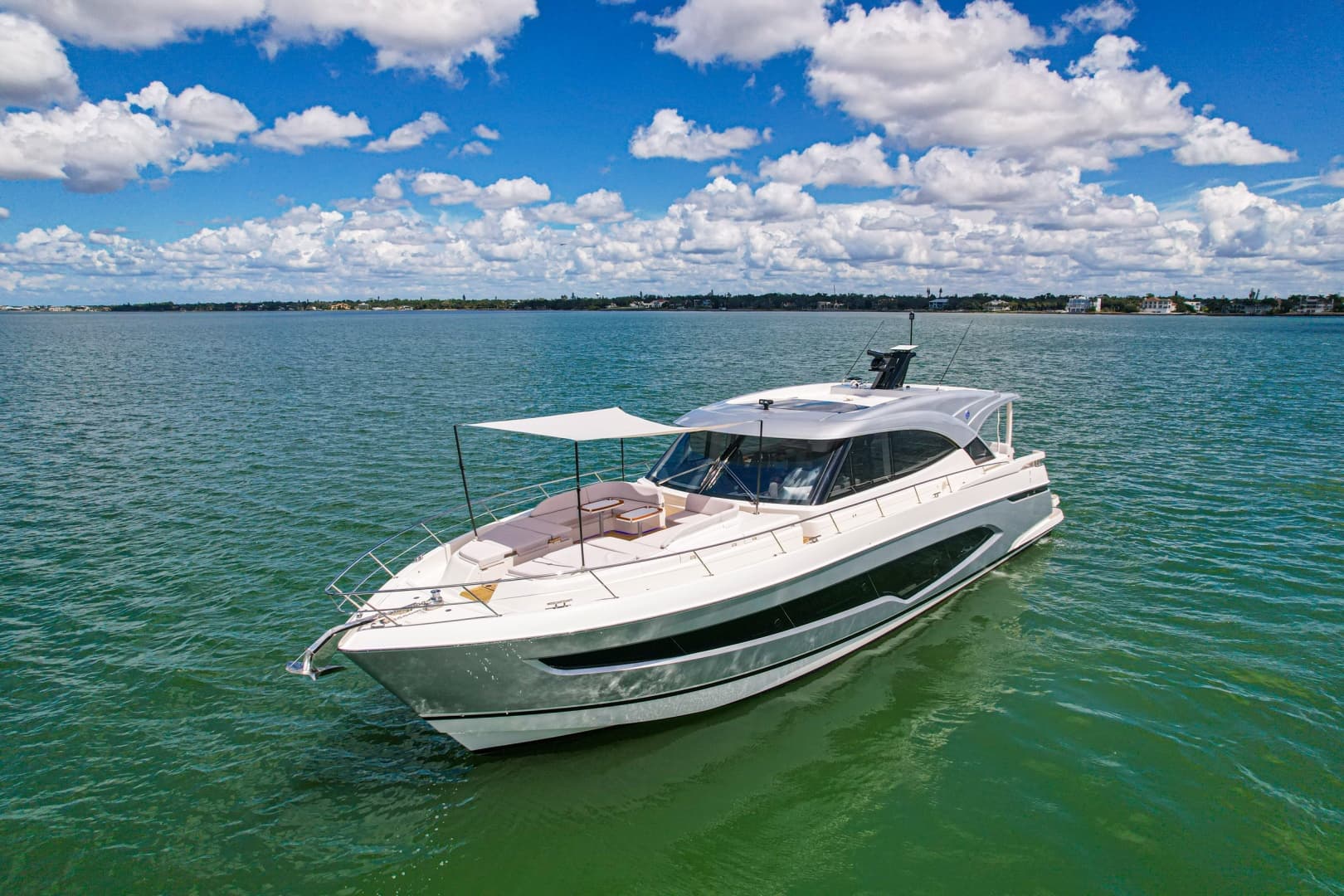 2025 Riviera 6800 Sport Yacht Platinum Edition