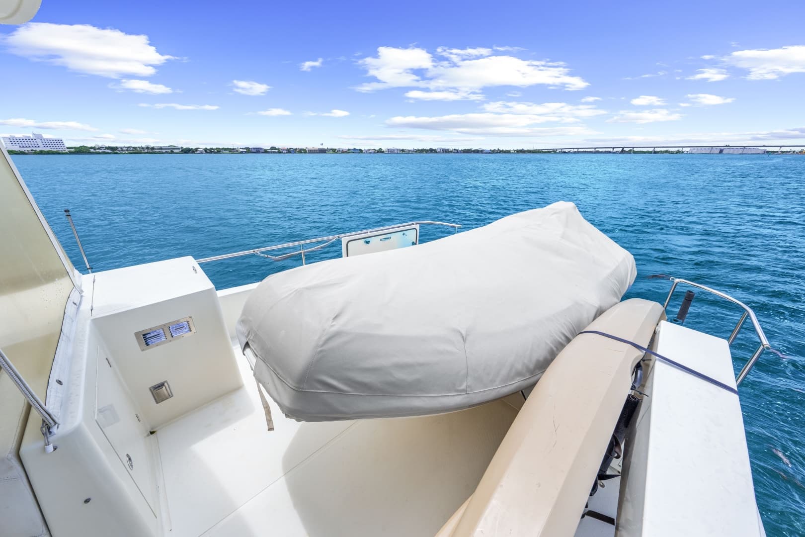 2005 Hampton 558 Pilothouse