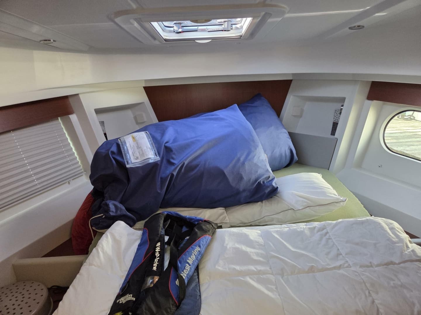 Huge vee-berth with hatches and port lights