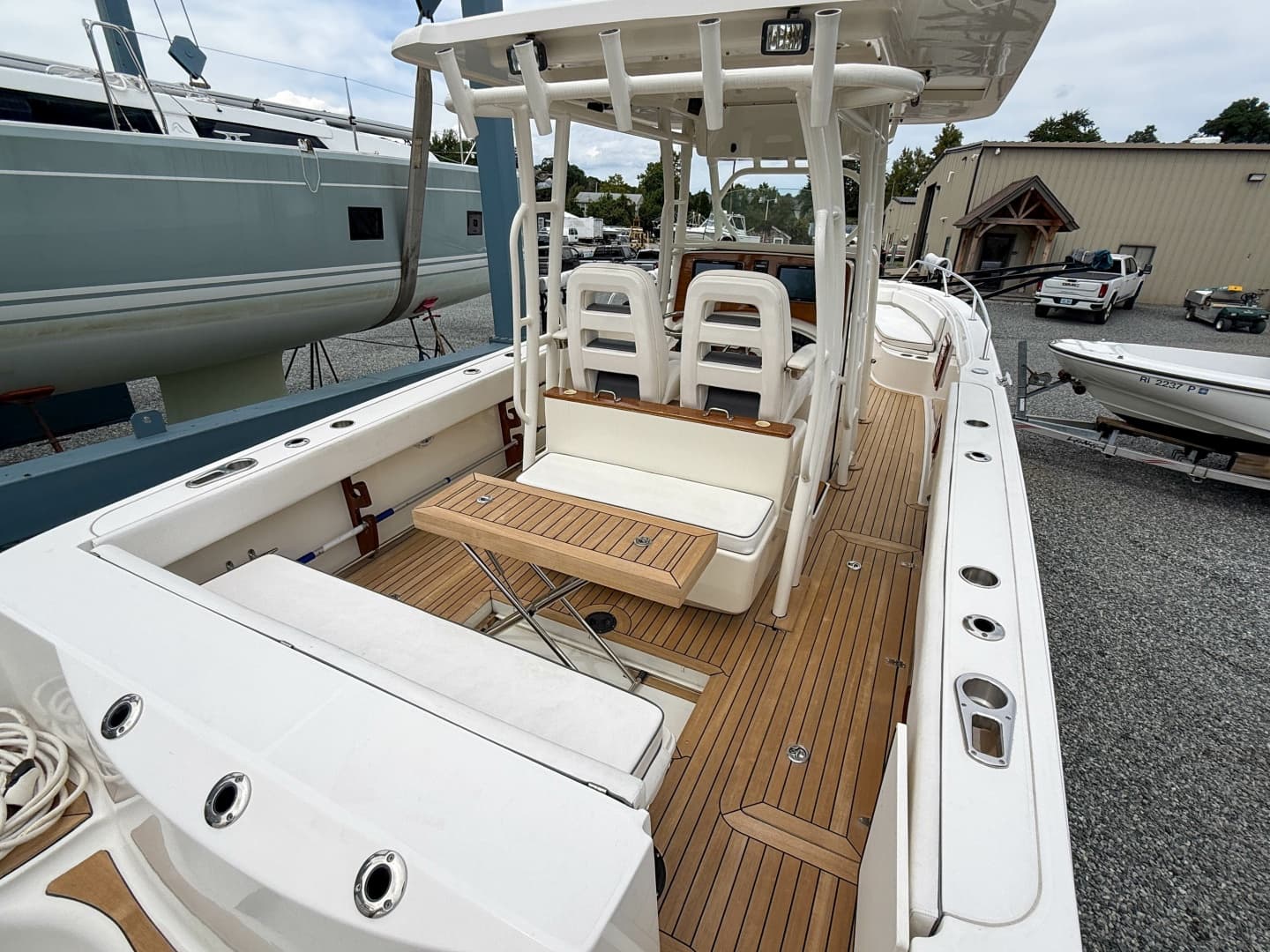2013 Boston Whaler Justice 32