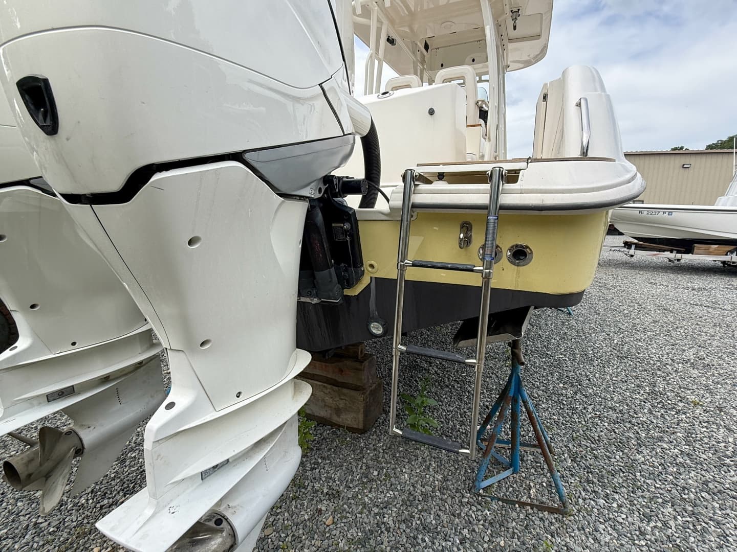 2013 Boston Whaler Justice 32