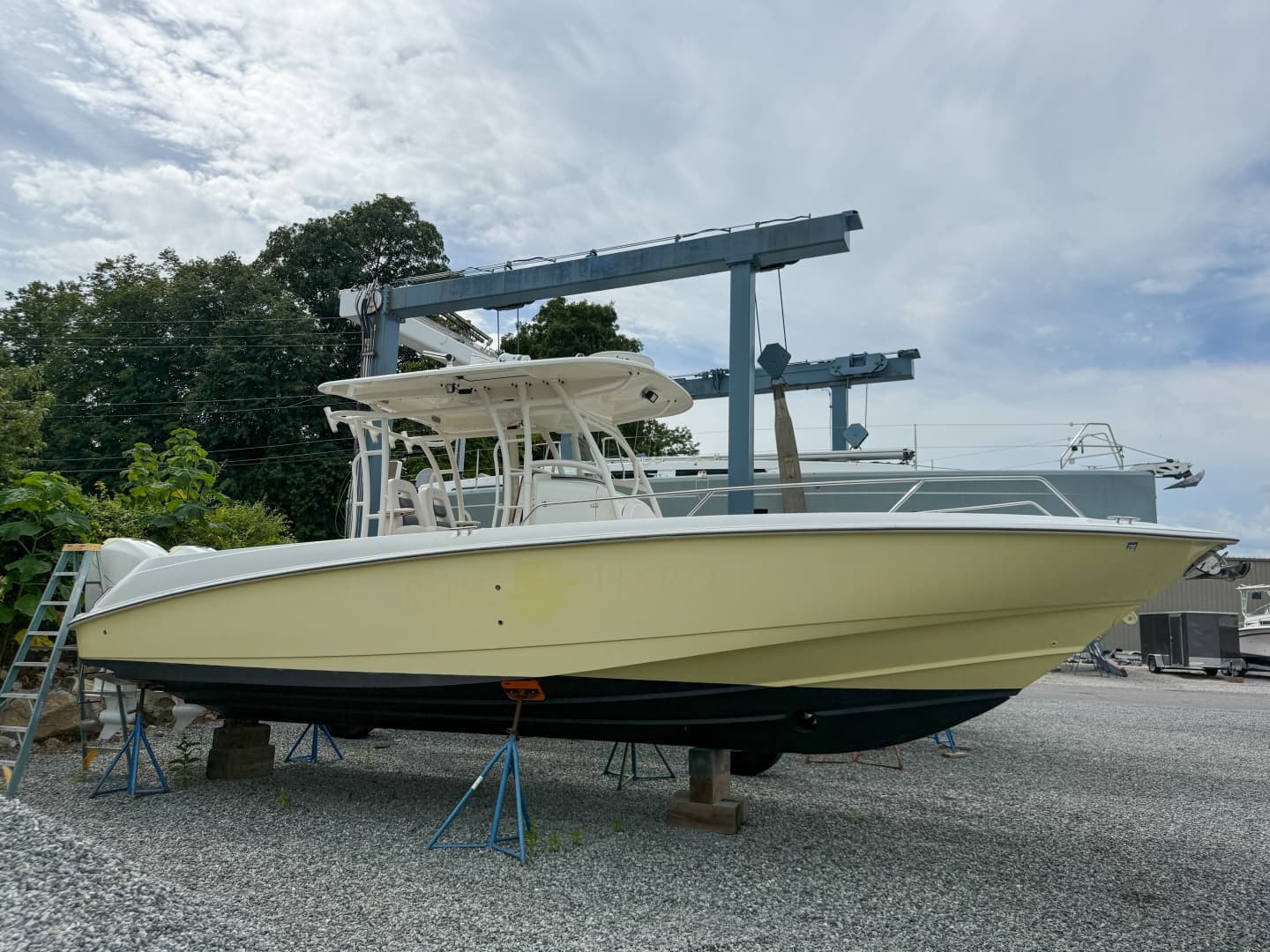 2013 Boston Whaler Justice 32