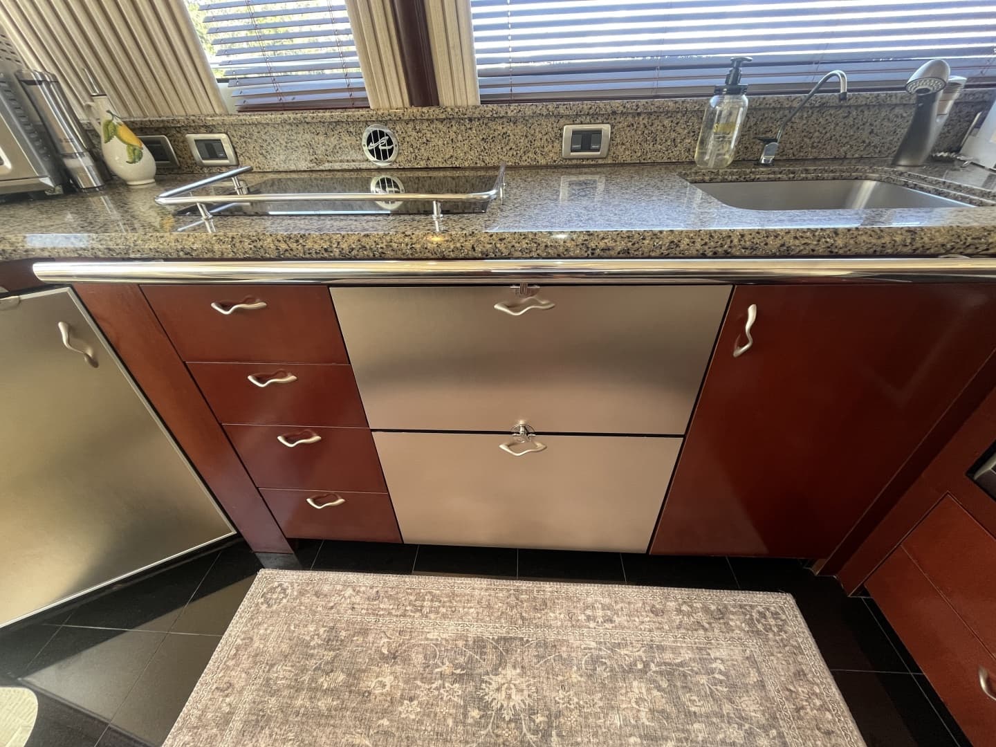 2006 Sea Ray 58 Sedan Bridge