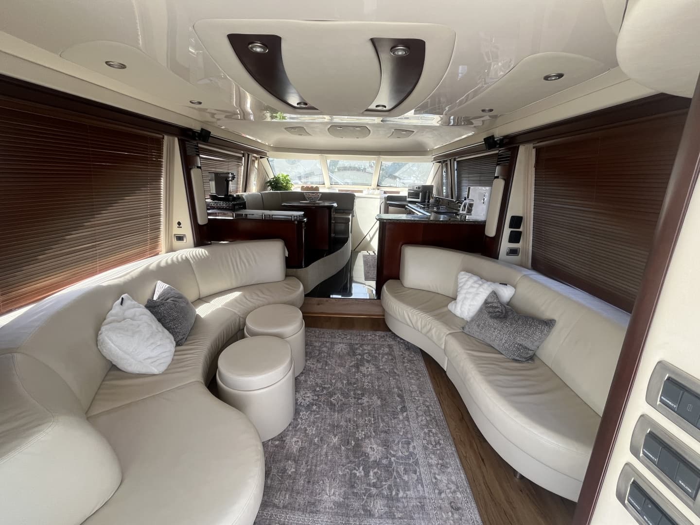 2006 Sea Ray 58 Sedan Bridge