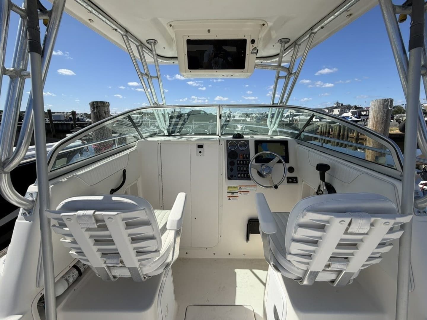 2008 Seaswirl Striper 2301 Walkaround I/O