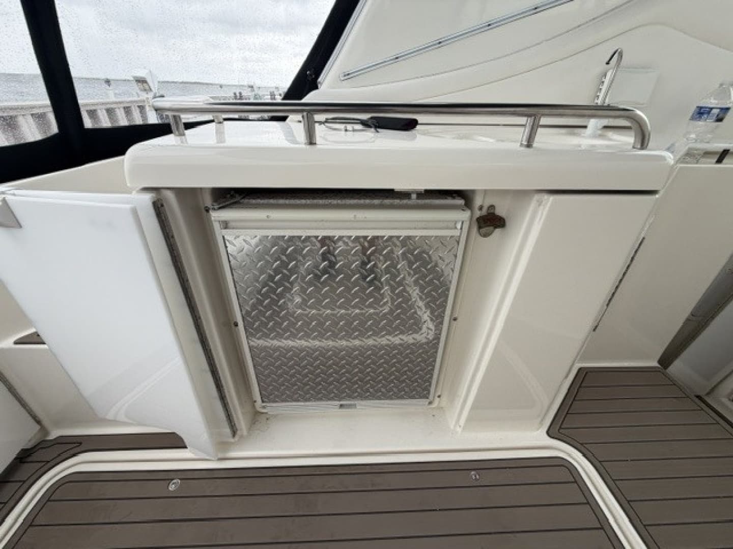 Cockpit fridge