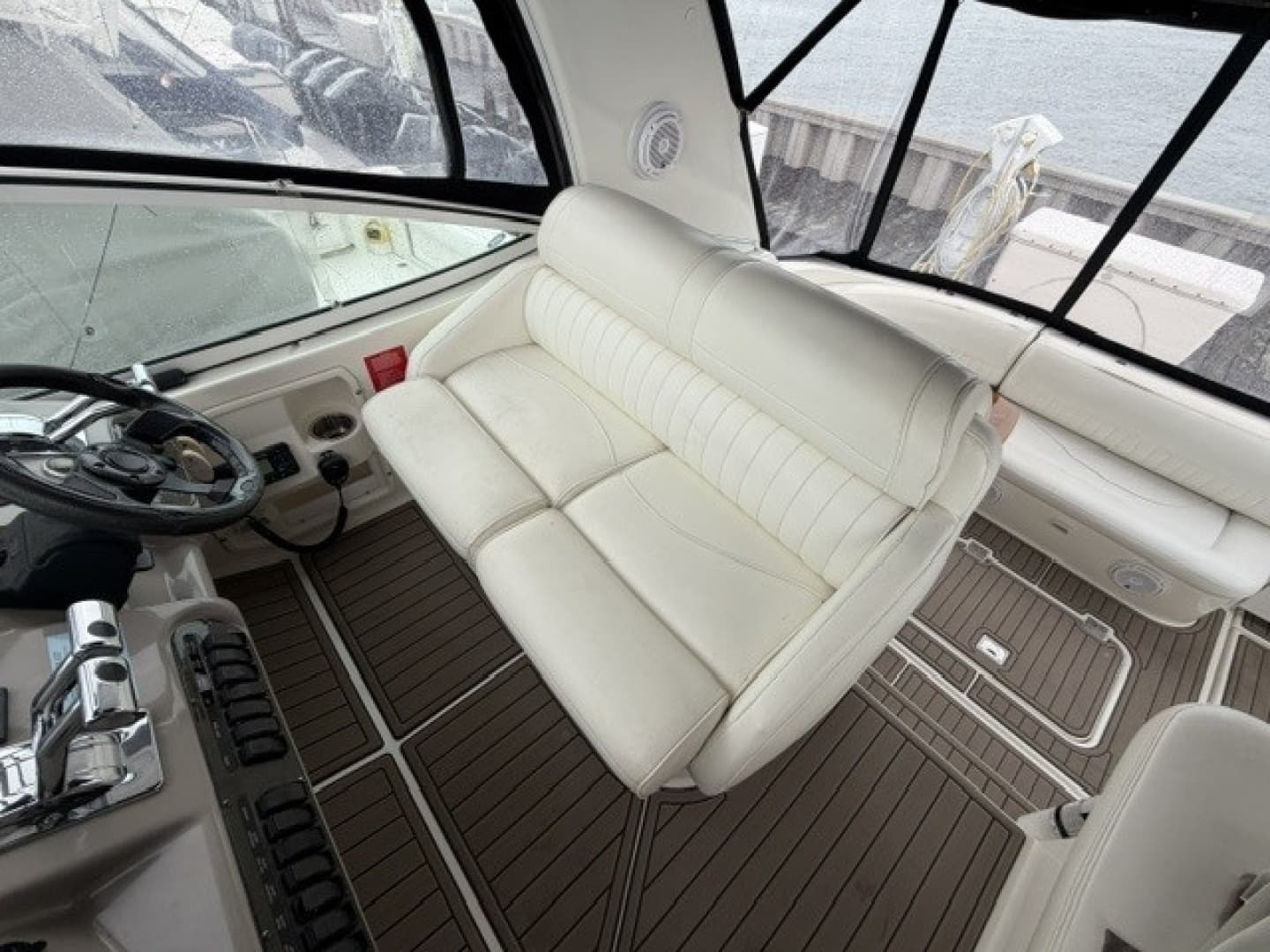 Helm seat