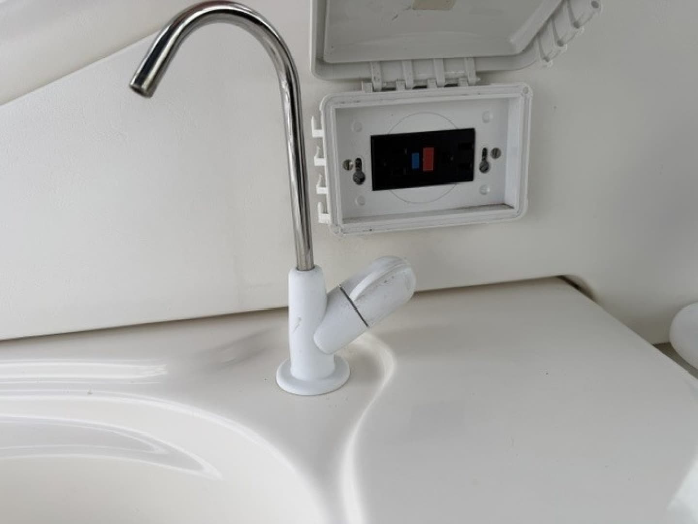 Wet bar 110V receptacle