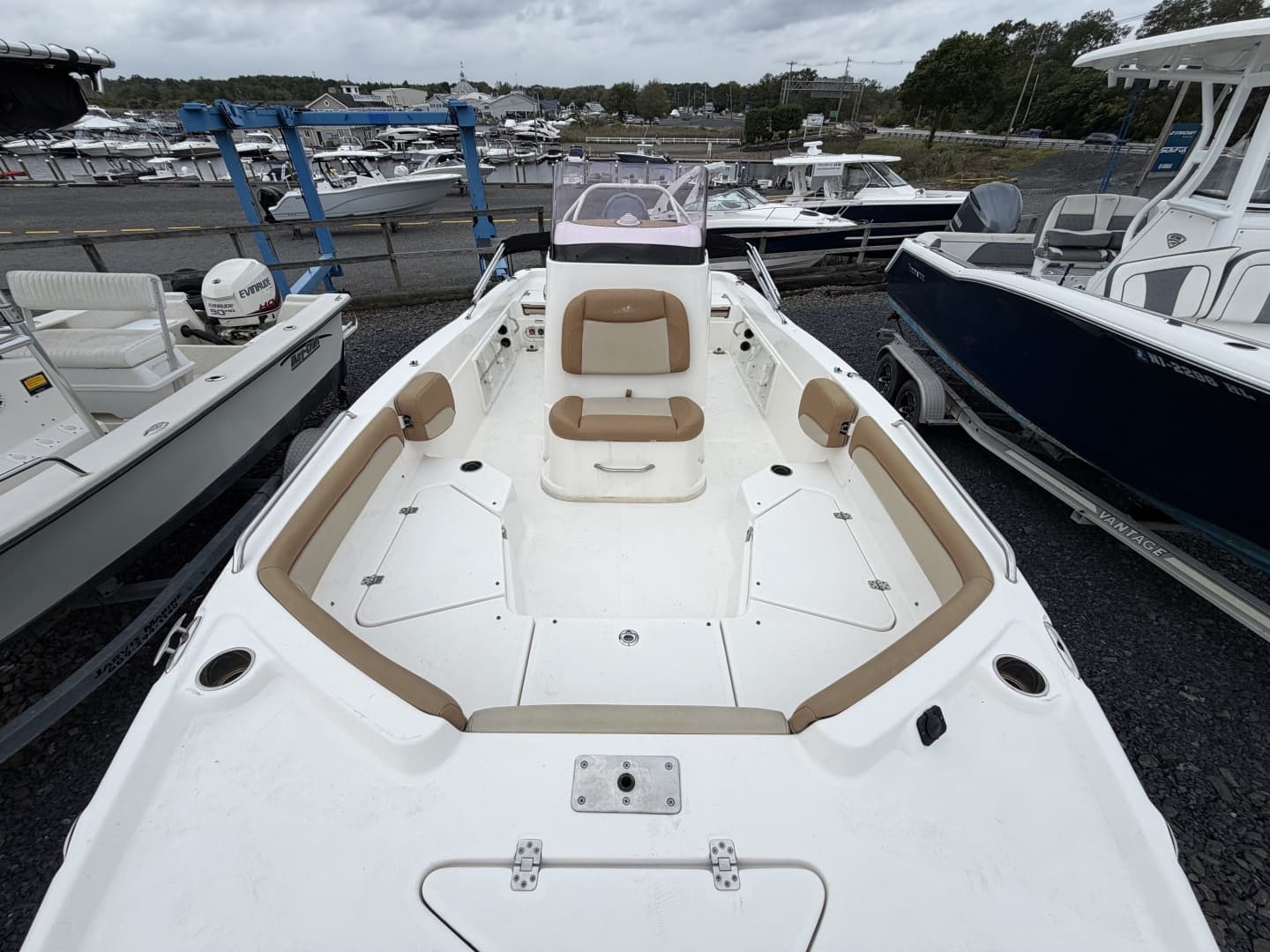 2023 NauticStar 211 Hybrid