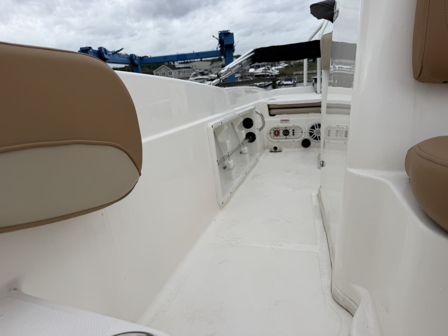 2023 NauticStar 211 Hybrid
