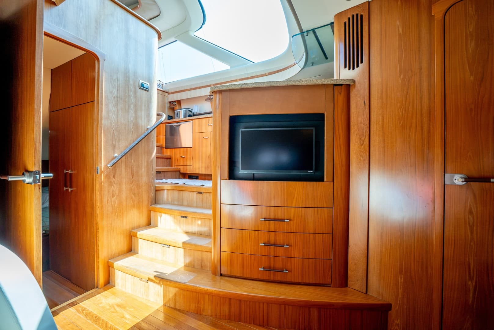 2009 Tiara Yachts 5800 Sovran