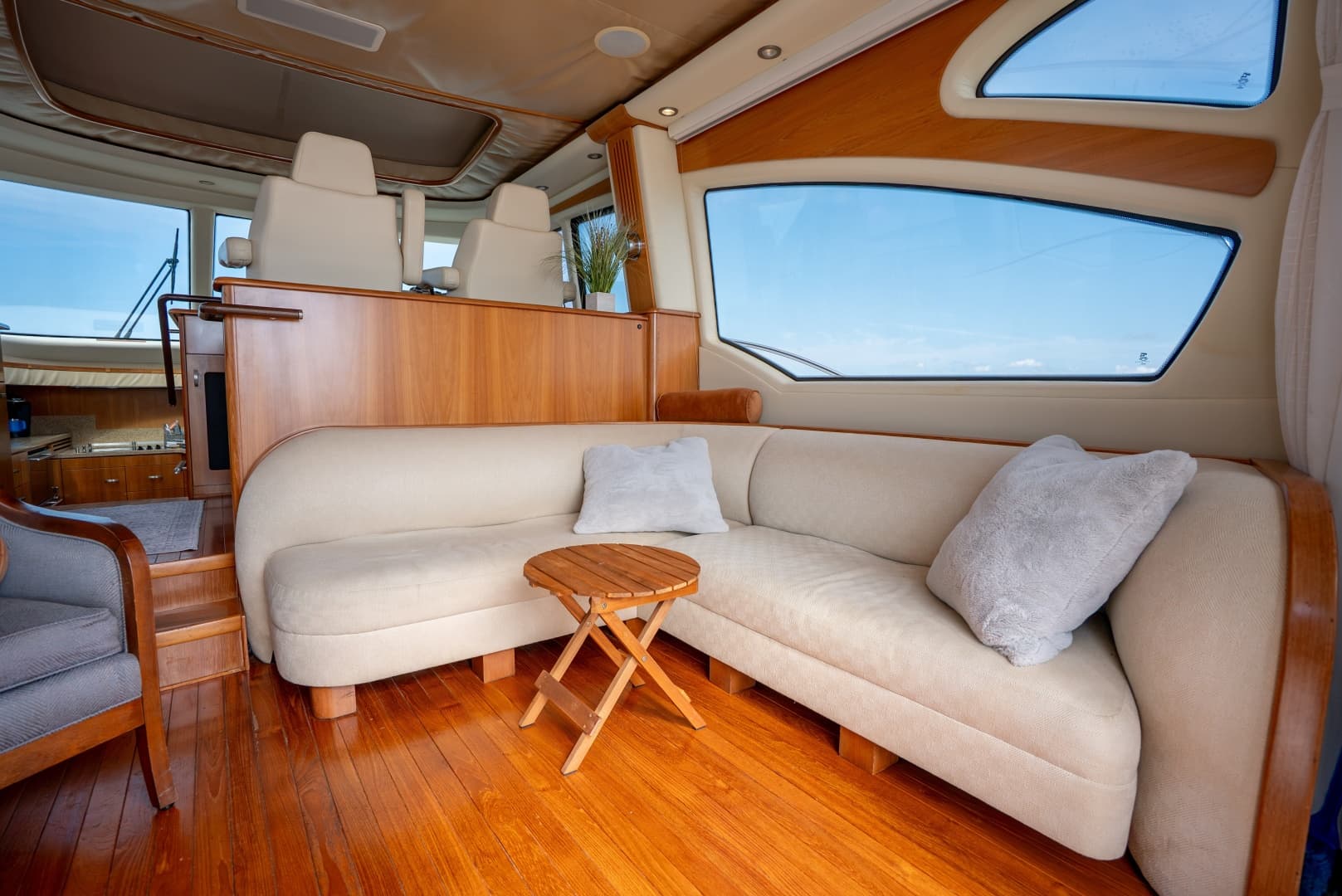2009 Tiara Yachts 5800 Sovran