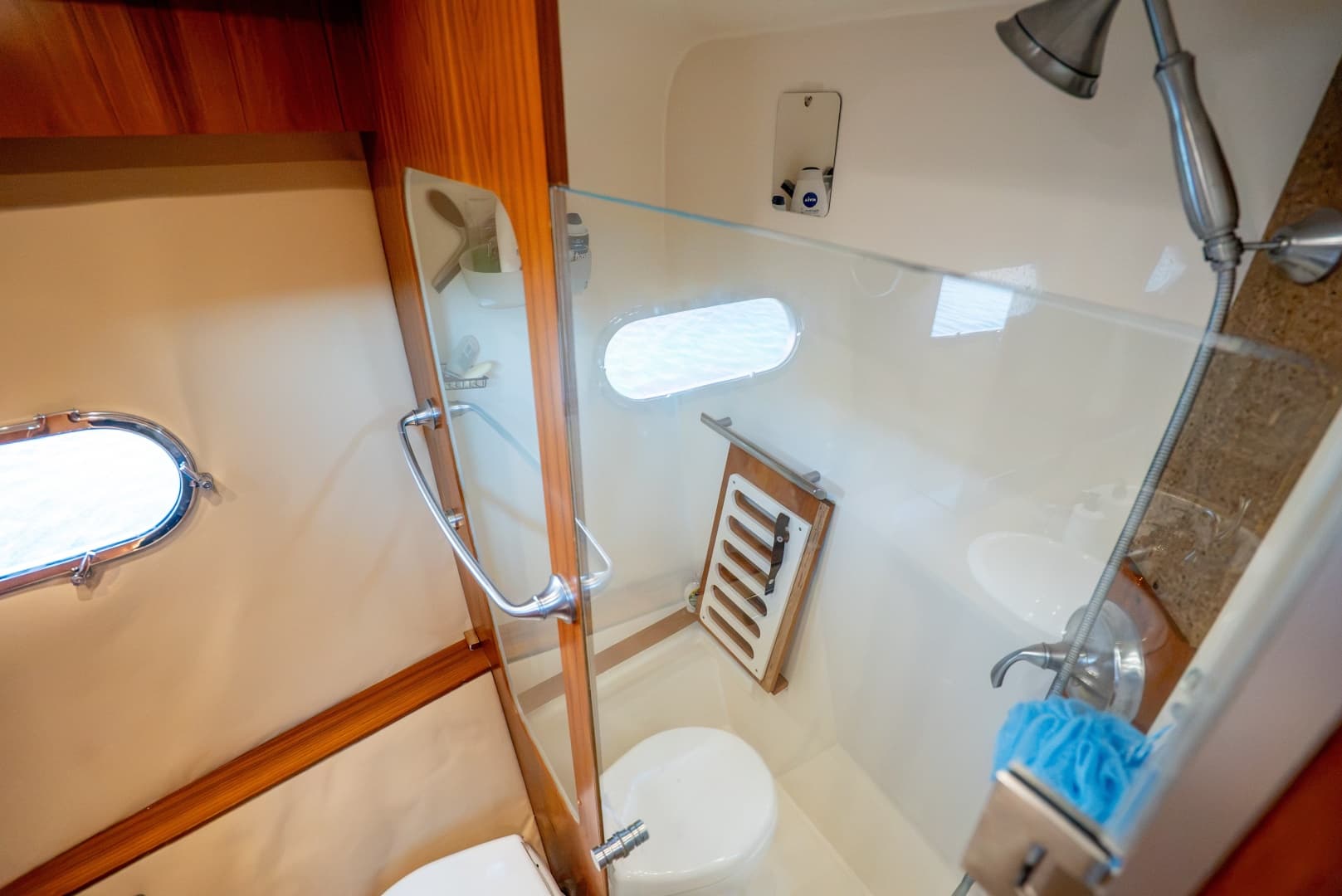 2009 Tiara Yachts 5800 Sovran