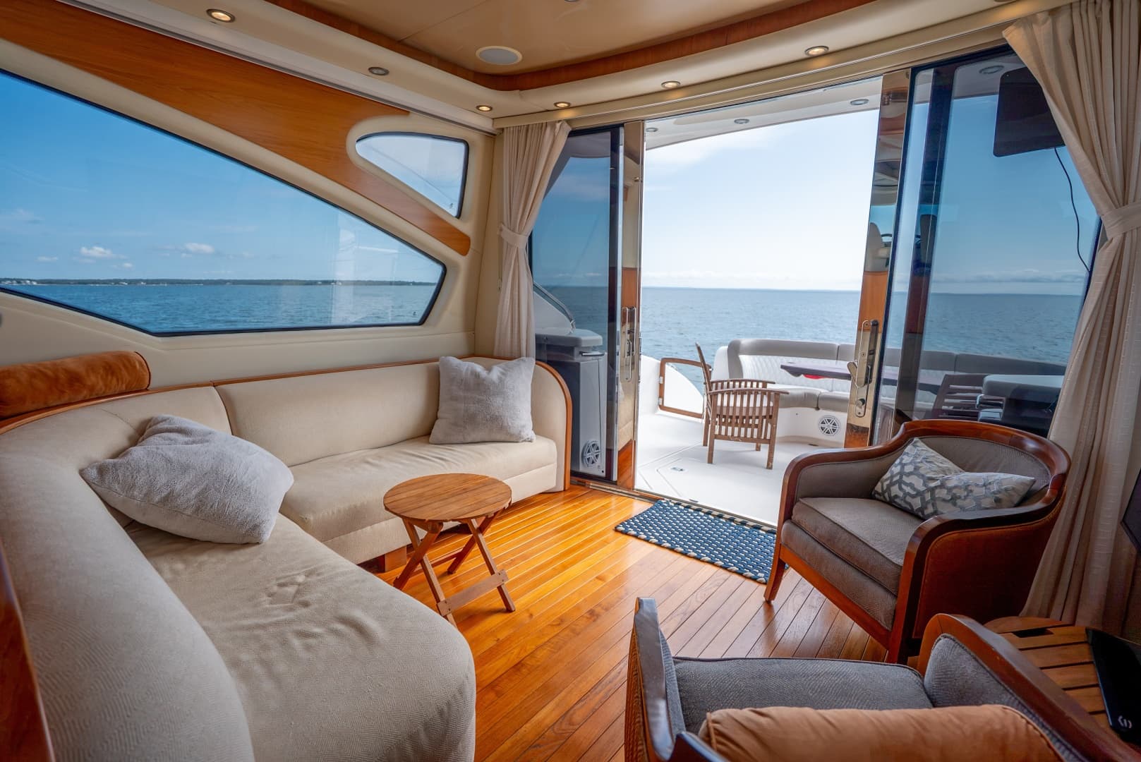 2009 Tiara Yachts 5800 Sovran