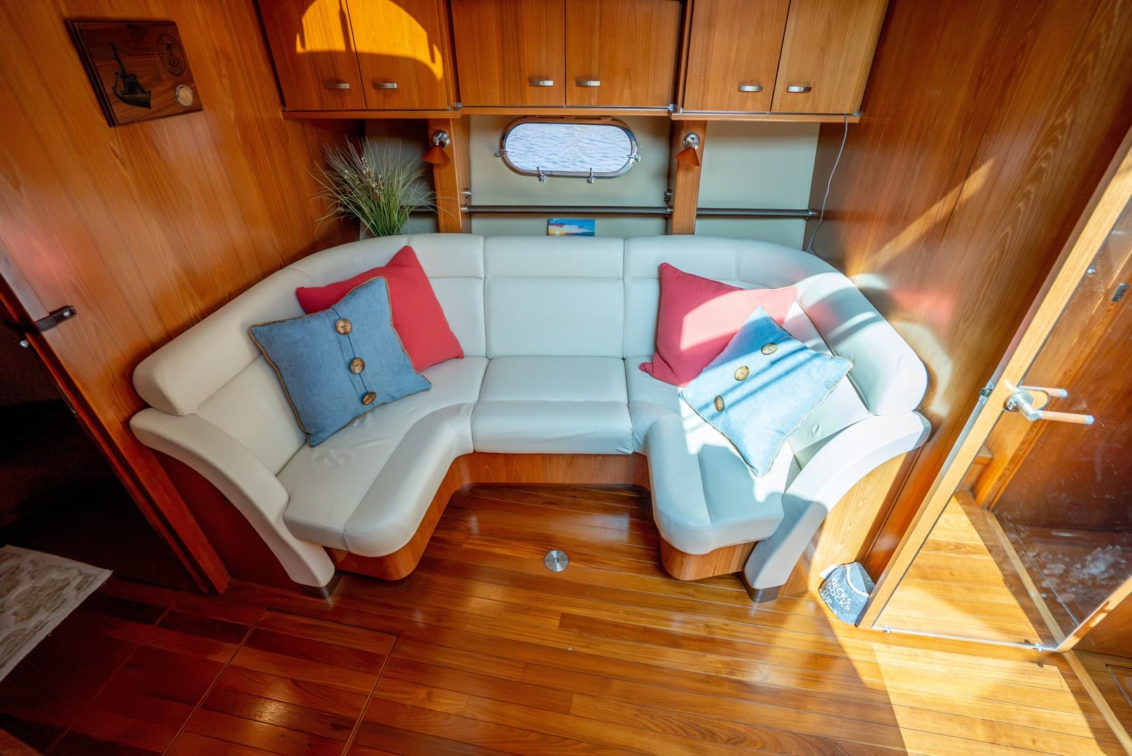 2009 Tiara Yachts 5800 Sovran