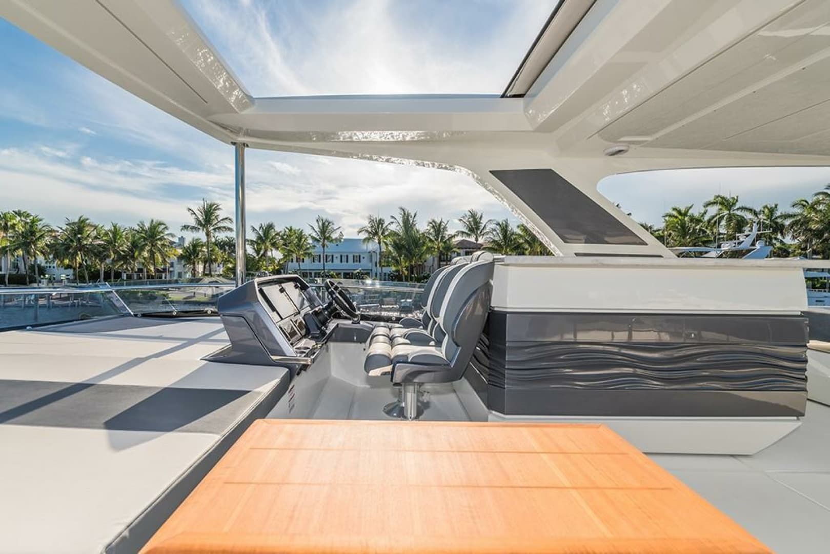 2025 Galeon 680 FLY