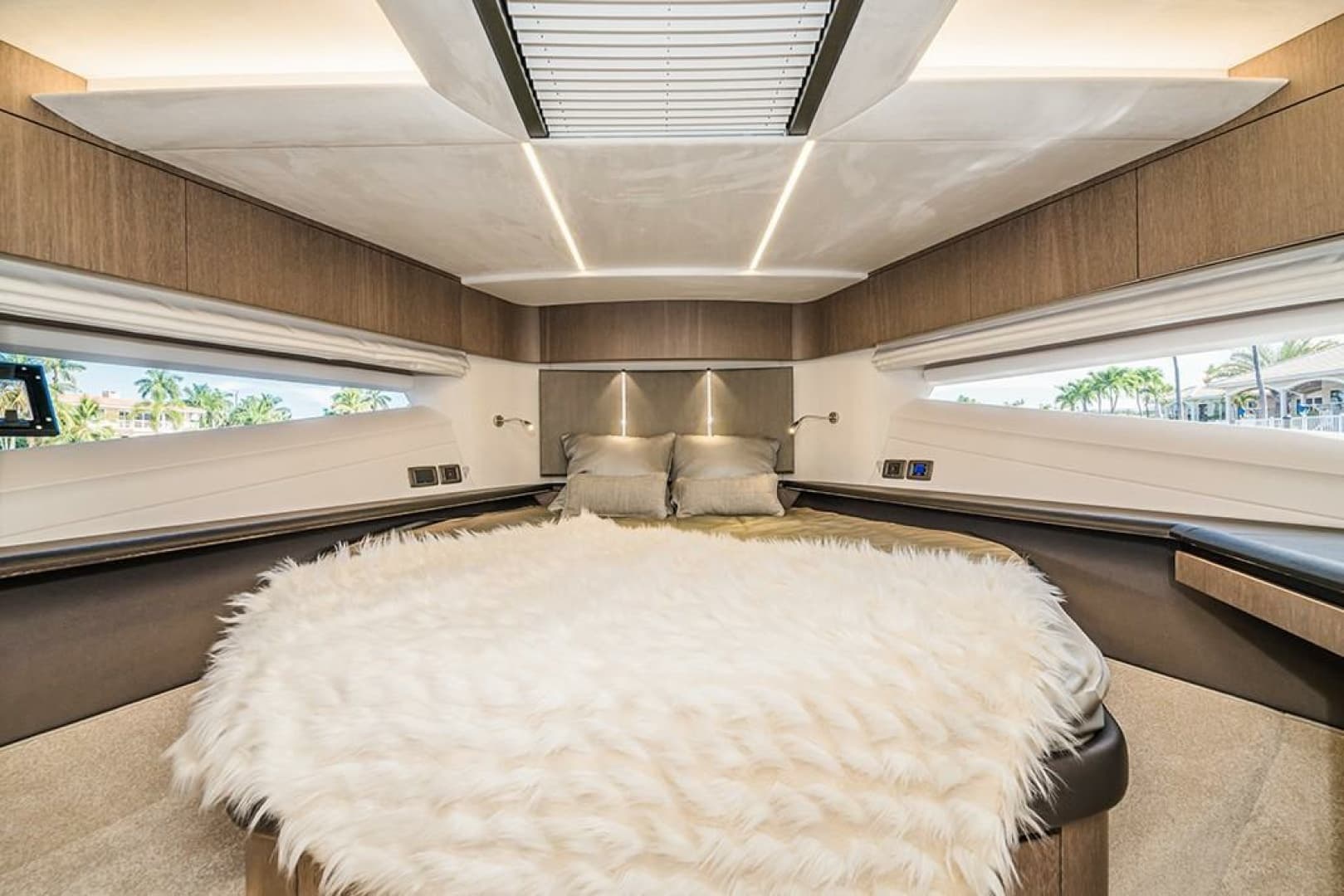 2025 Galeon 680 FLY