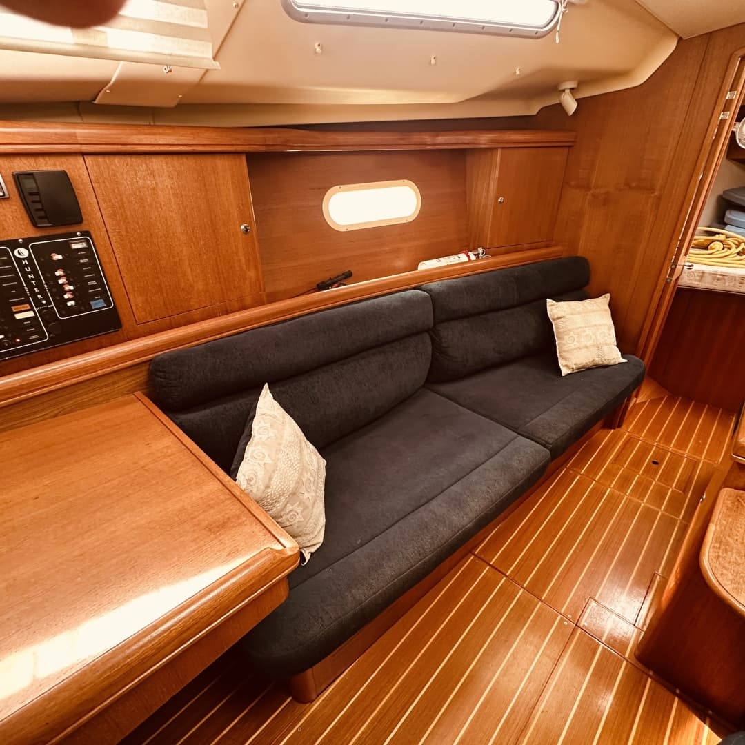 2002 Hunter 356