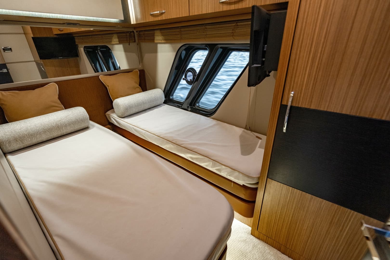 2017 Sea Ray L65