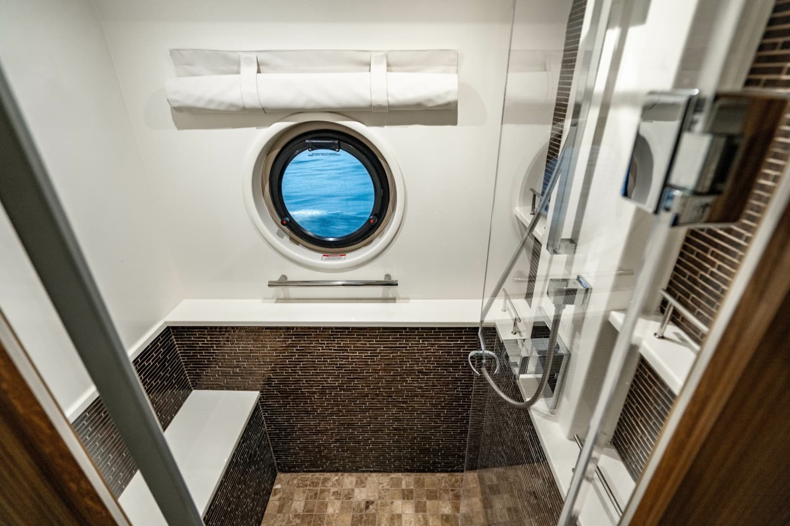 2017 Sea Ray L65