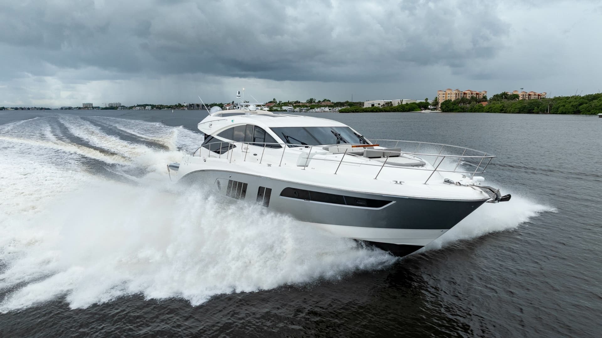 2017 Sea Ray L65